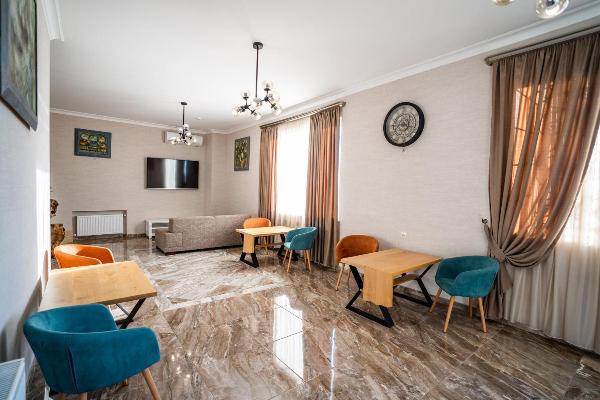 Siberia Hotel Tbilisi Exterior foto The lobby of the hotel